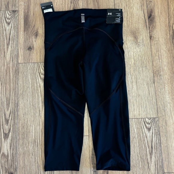 NWT Women's Under Armour Compression Mid Rise Speed Capri Size Medium - Picture 2 of 5